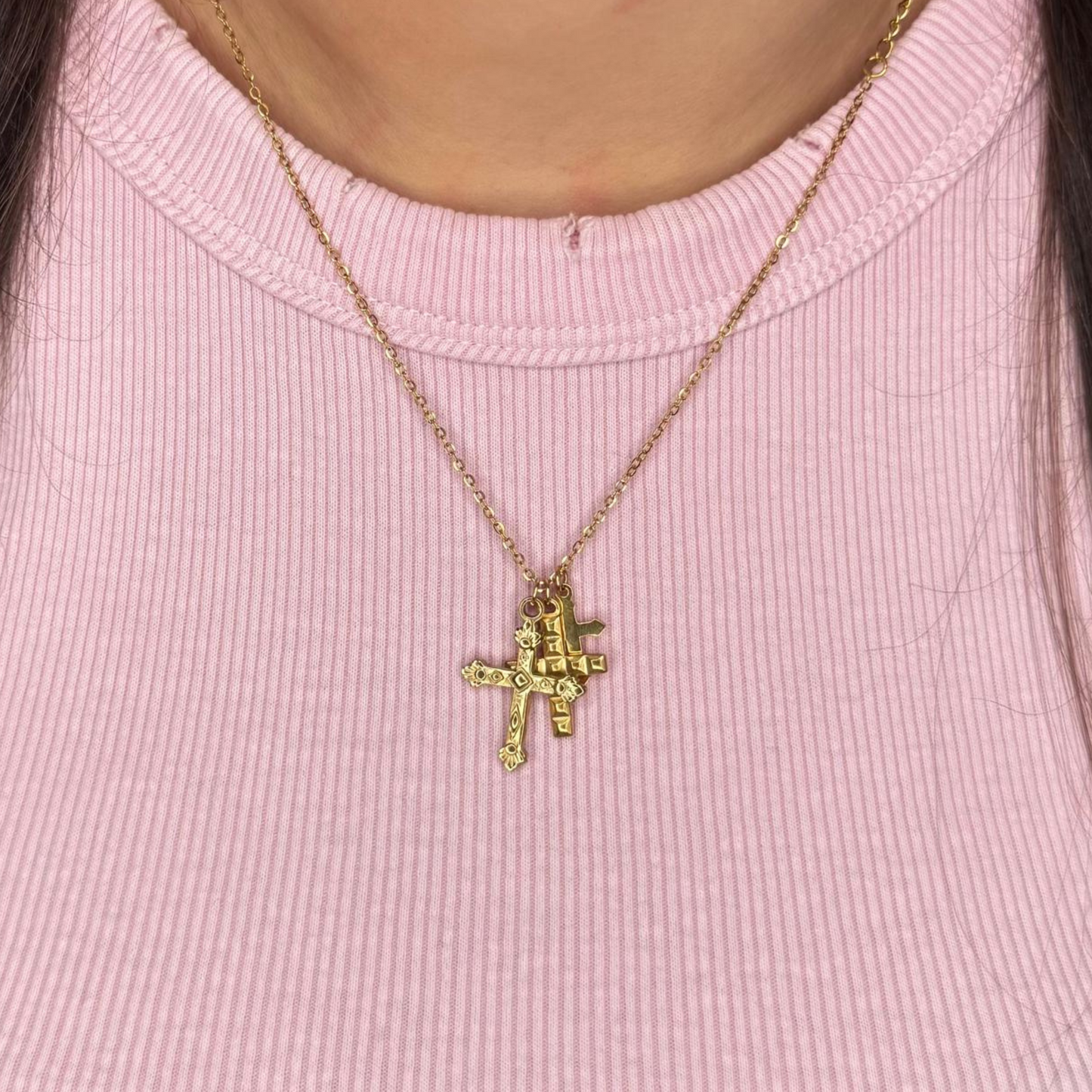 Collar triple cruz
