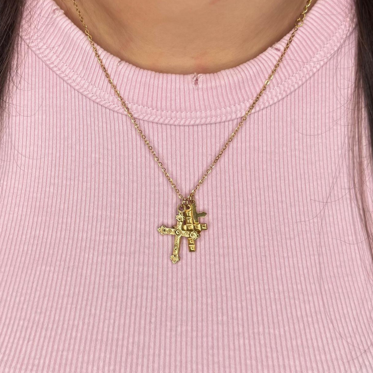 Collar triple cruz